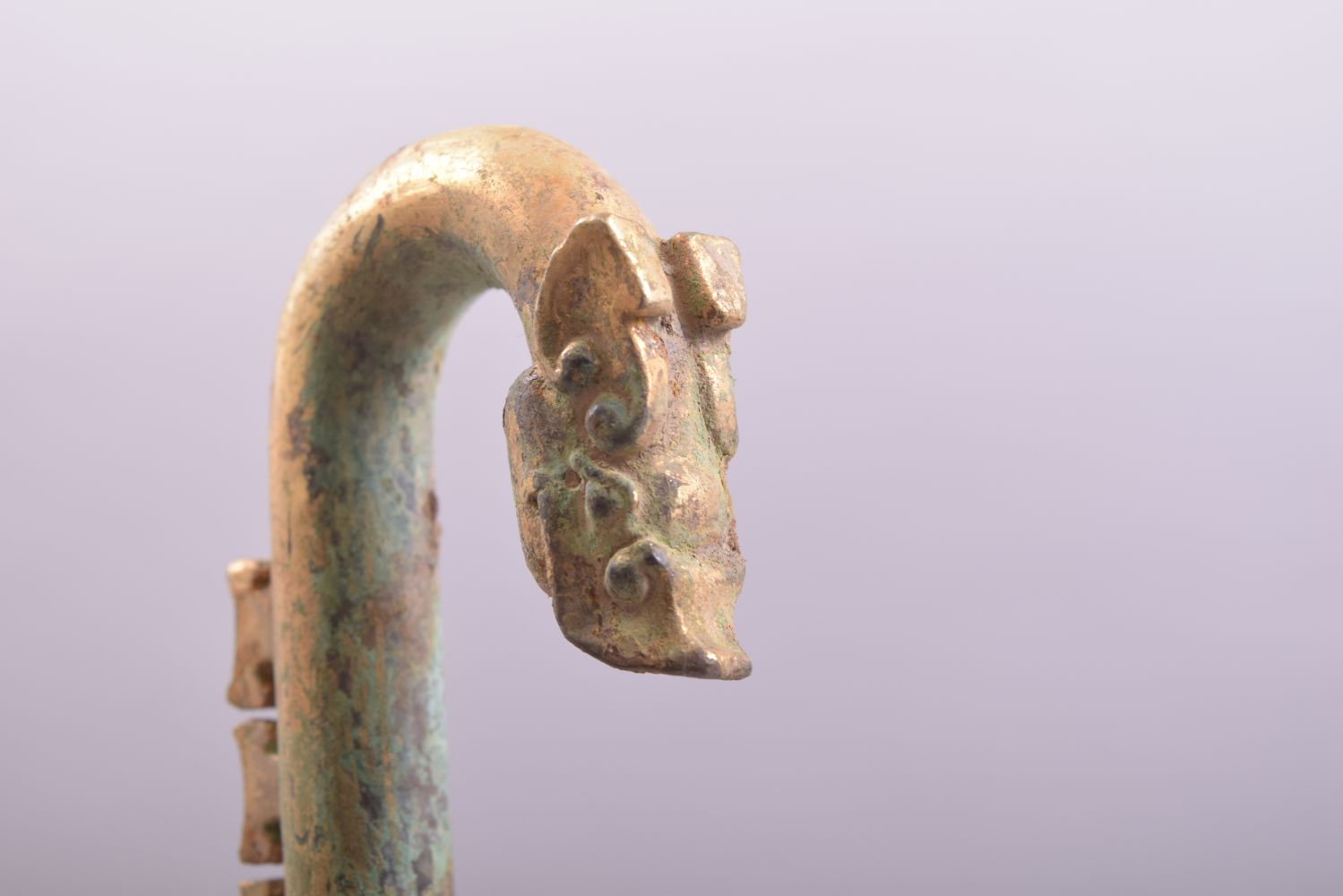 AN ARCHAIC STYLE CHINESE GILT JADE RITUAL AXE, with zoomorphic handle, 24cm long. - Image 6 of 6