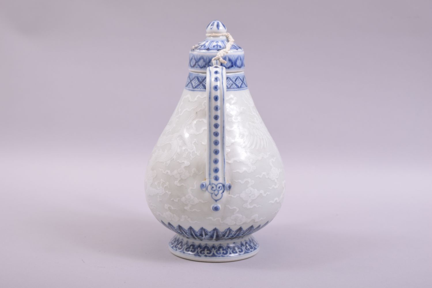 A CHINESE BLUE AND WHITE PORCELAIN WINE EWER, carved with a dragon and phoenix, with six character - Image 4 of 8