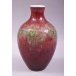 A CHINESE RED AND SPECKLED GREEN GLAZE PORCELAIN VASE, six character mark to base, 18cm high.