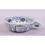 A CHINESE BLUE AND WHITE PORCELAIN OIL POT, the centre decorated with a floral spray, 17cm