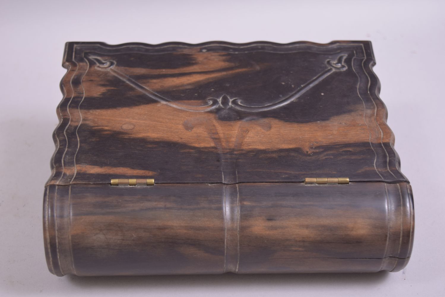 AN 18TH CENTURY CEYLONESE COROMANDEL WOODEN BIBLE BOX, with hinged lid and lock (lacking key), the - Image 5 of 7