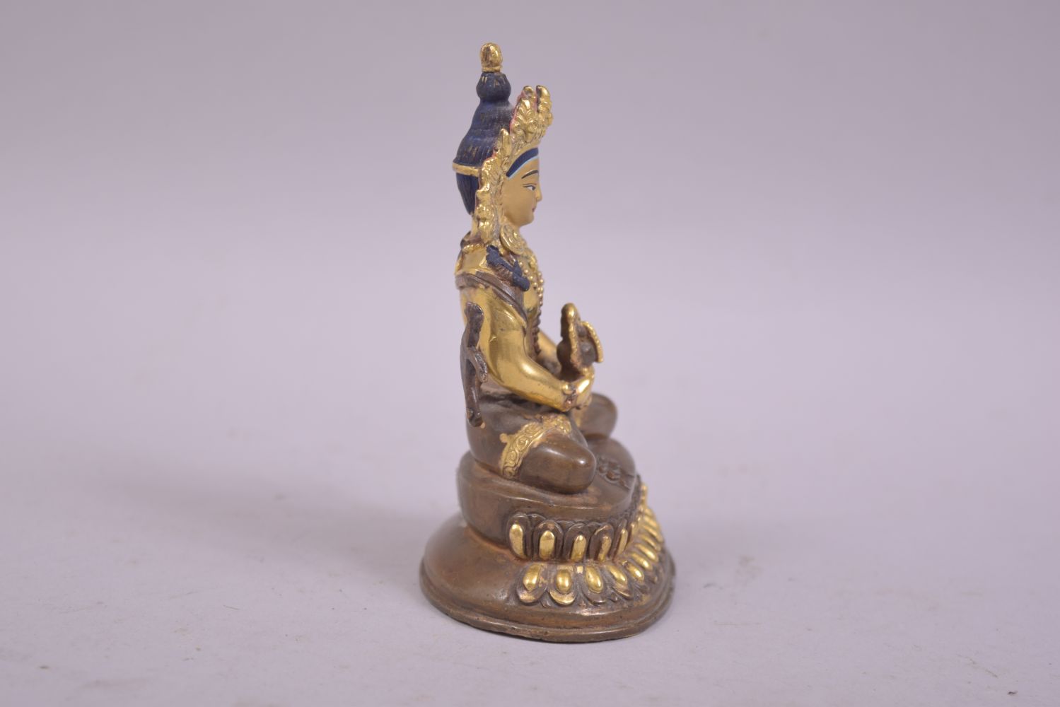 A SMALL 20TH CENTURY TIBETAN GILDED BRONZE BUDDHA, 10cm. - Image 2 of 6