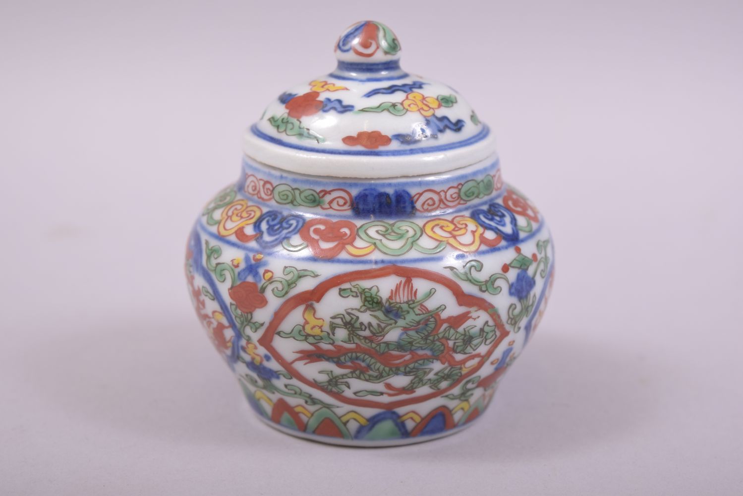 A SMALL CHINESE PORCELAIN DOUCAI POT AND COVER, decorated in the doucai palette with dragons, the - Image 3 of 9