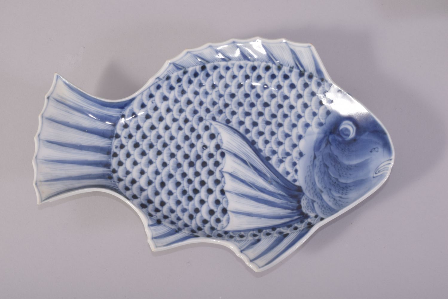 SIX CHINESE BLUE AND WHITE PORCELAIN FISH FORM DISHES, the dishes painted as fish, each dish with - Image 2 of 4