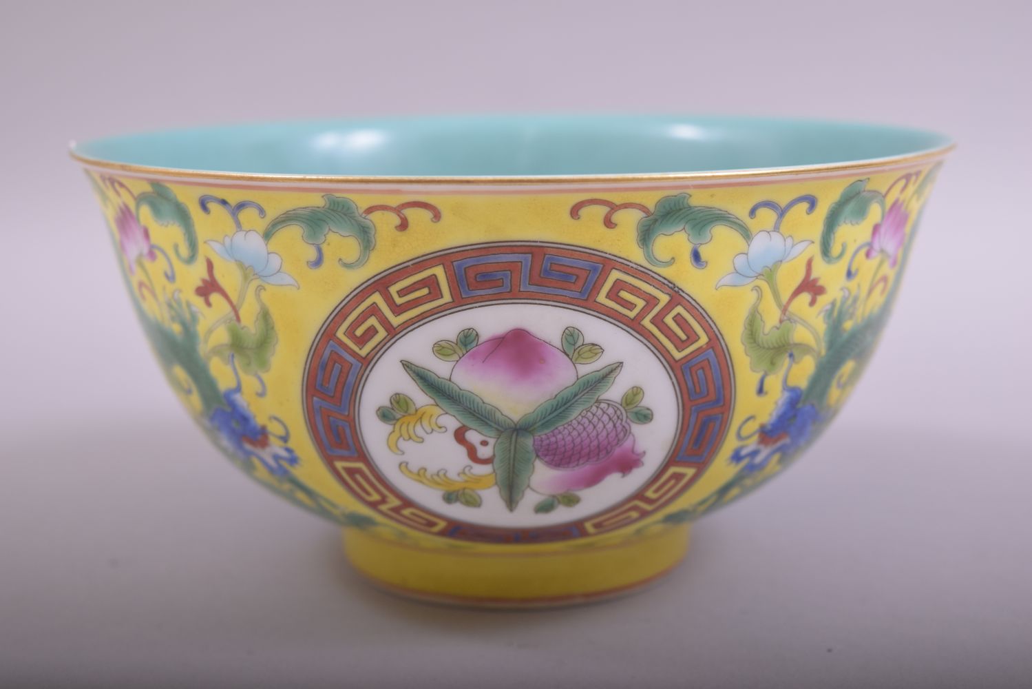 A GOOD CHINESE FAMILLE JAUNE PORCELAIN BOWL, the exterior decorated with dragons and flowers with - Image 3 of 7