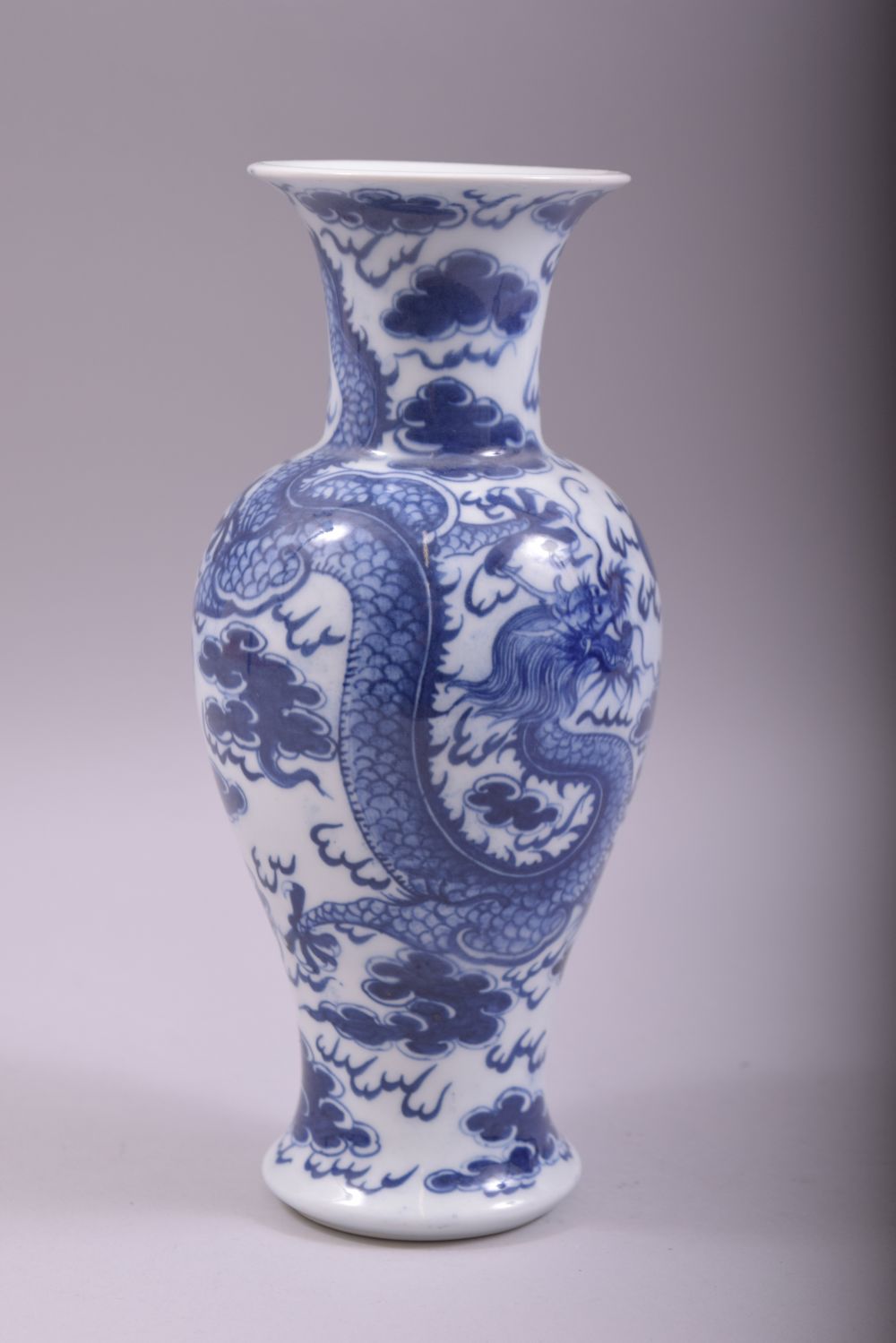 A CHINESE BLUE AND WHITE PORCELAIN DRAGON VASE, 23.5cm high. - Image 2 of 6