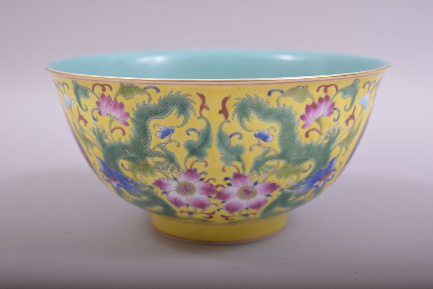 A GOOD CHINESE FAMILLE JAUNE PORCELAIN BOWL, the exterior decorated with dragons and flowers with - Image 2 of 7