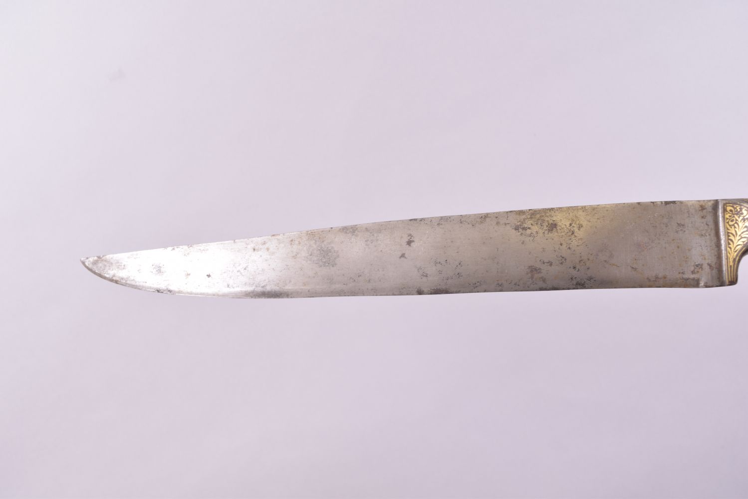 A 19TH CENTURY INDIAN KOFTGARI DAGGER WITH GOLD DAMASCENED HILT, the steel blade 32cm long, the - Image 6 of 6