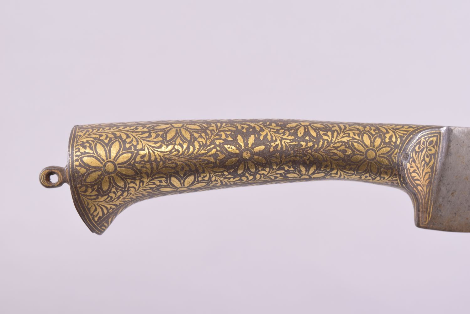 A 19TH CENTURY INDIAN KOFTGARI DAGGER WITH GOLD DAMASCENED HILT, the steel blade 32cm long, the - Image 3 of 6