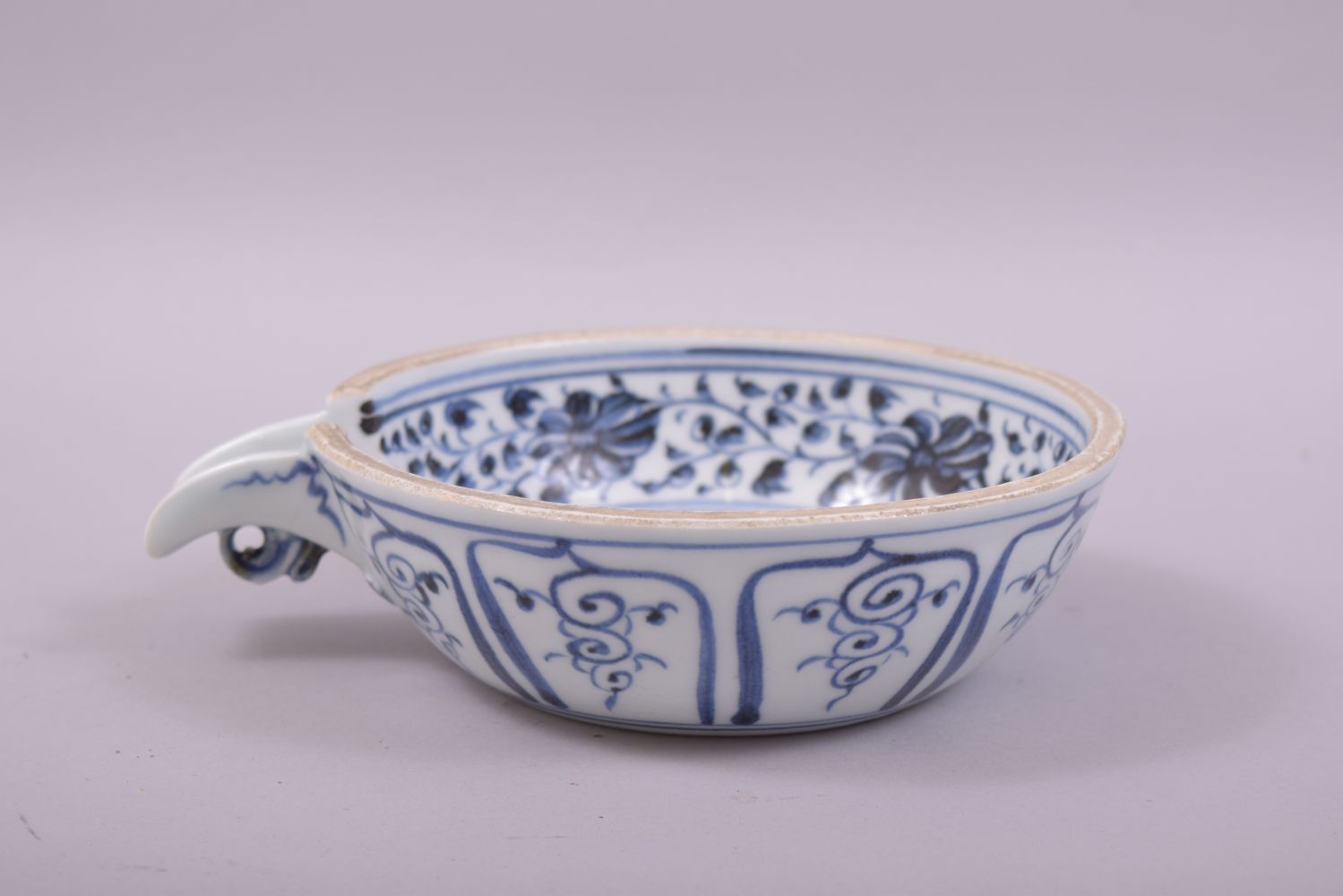A CHINESE BLUE AND WHITE PORCELAIN OIL POT, the centre decorated with a floral spray, 17cm - Image 2 of 4