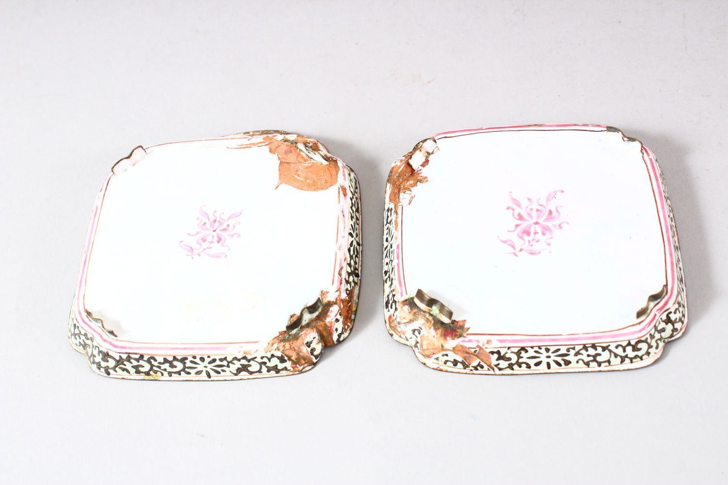 A PAIR OF CHINESE CANTON ENAMELLED DISHES, painted with European figures in outdoor settings, 10cm - Image 4 of 4