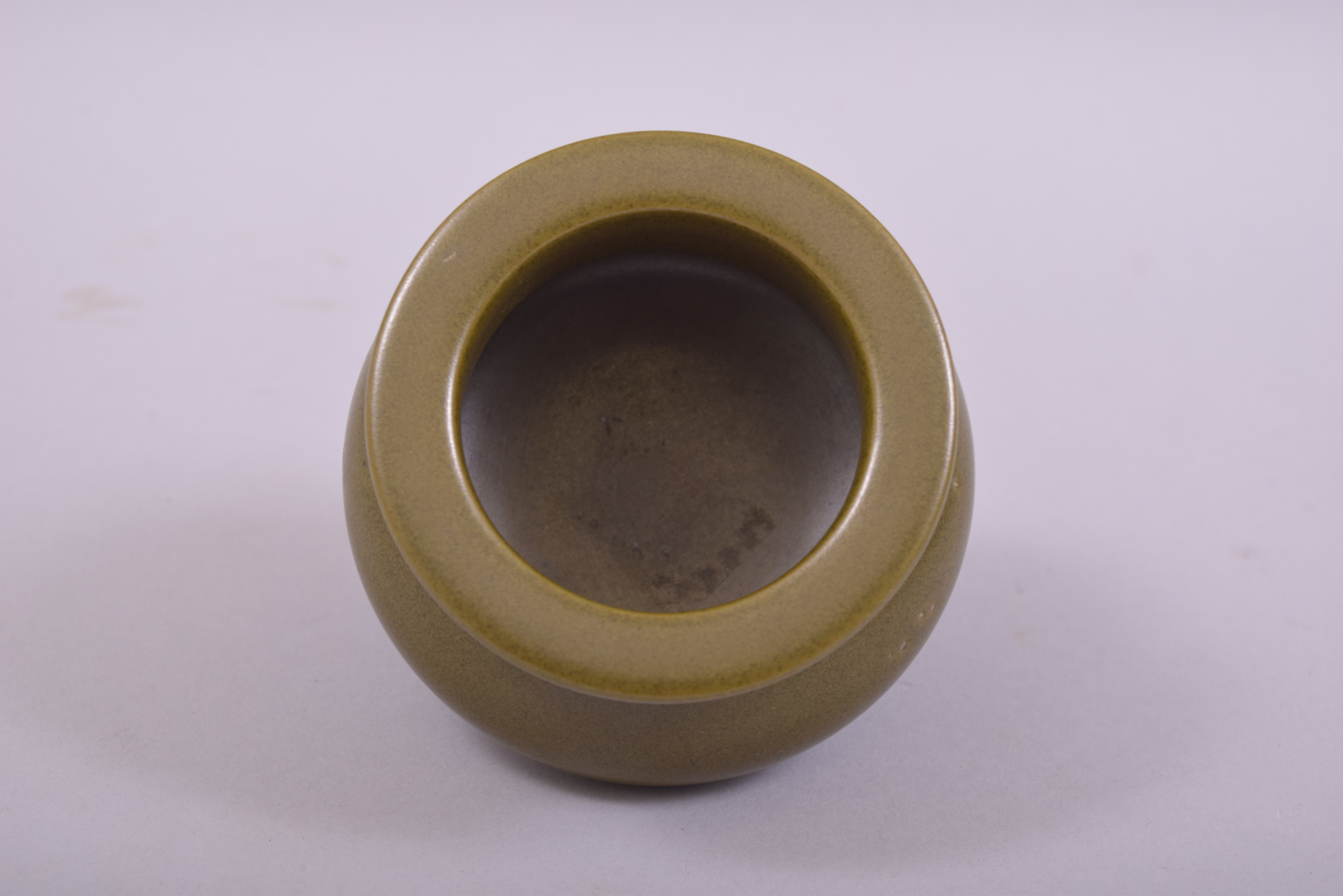 A SMALL CHINESE TEA DUST TRIPOD INCENSE BURNER, impressed mark to base, 7.5cm high. - Image 4 of 6