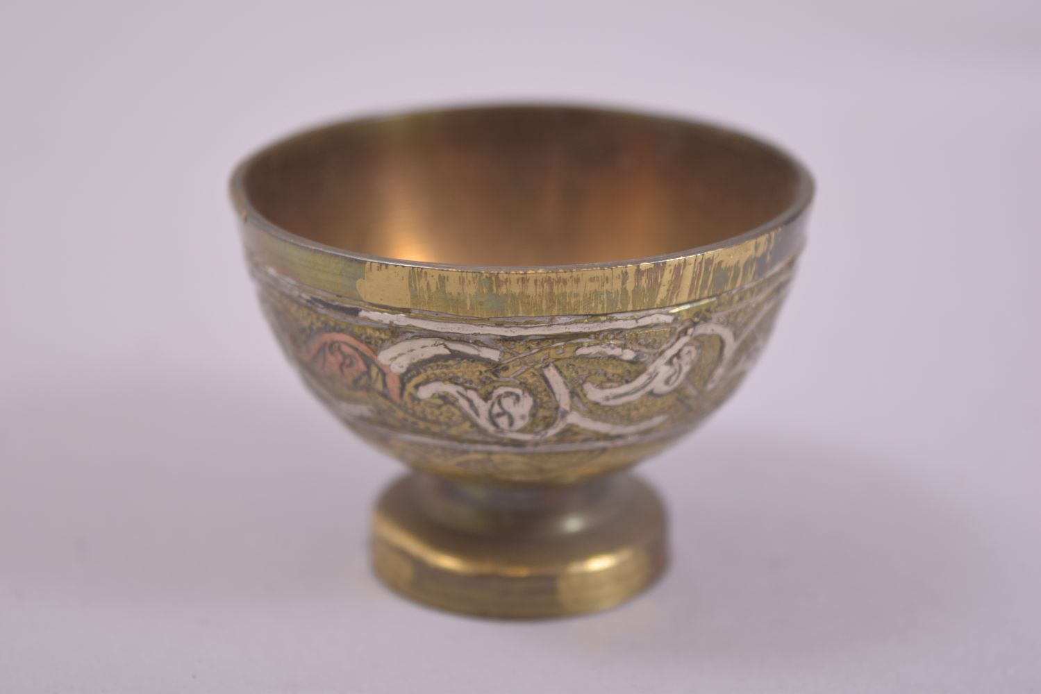 FIVE 19TH CENTURY SYRIAN SILVER AND COPPER OVERLAID PEDESTAL CUPS, diameter 5.5cm. - Image 5 of 8
