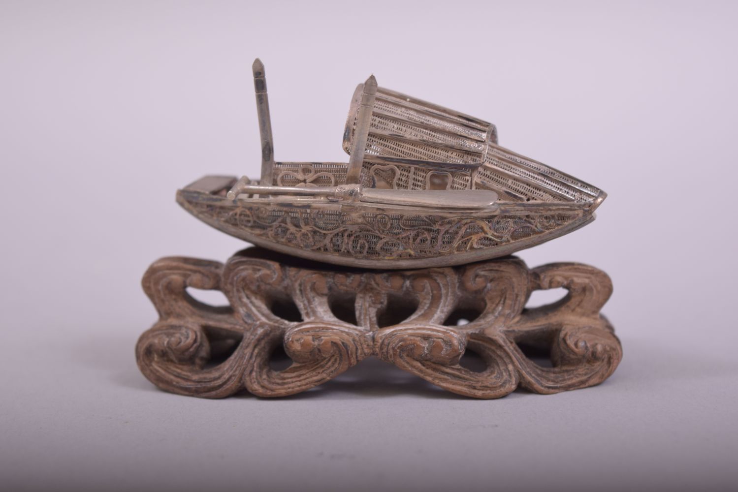 A SMALL CHINESE FILIGREE MODEL OF A JUNK, on a wooden stand, 7.5cm long. - Image 3 of 7