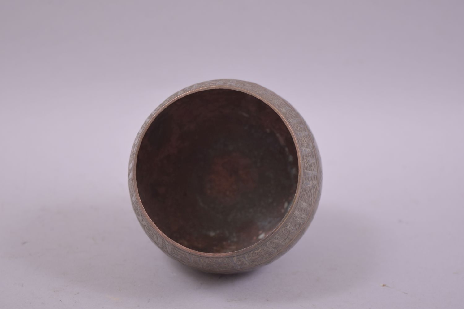 A FINE ISLAMIC SMALL BRASS SILVER AND COPPER OVERLAID GOBLET, 8.5cm high. - Image 5 of 6