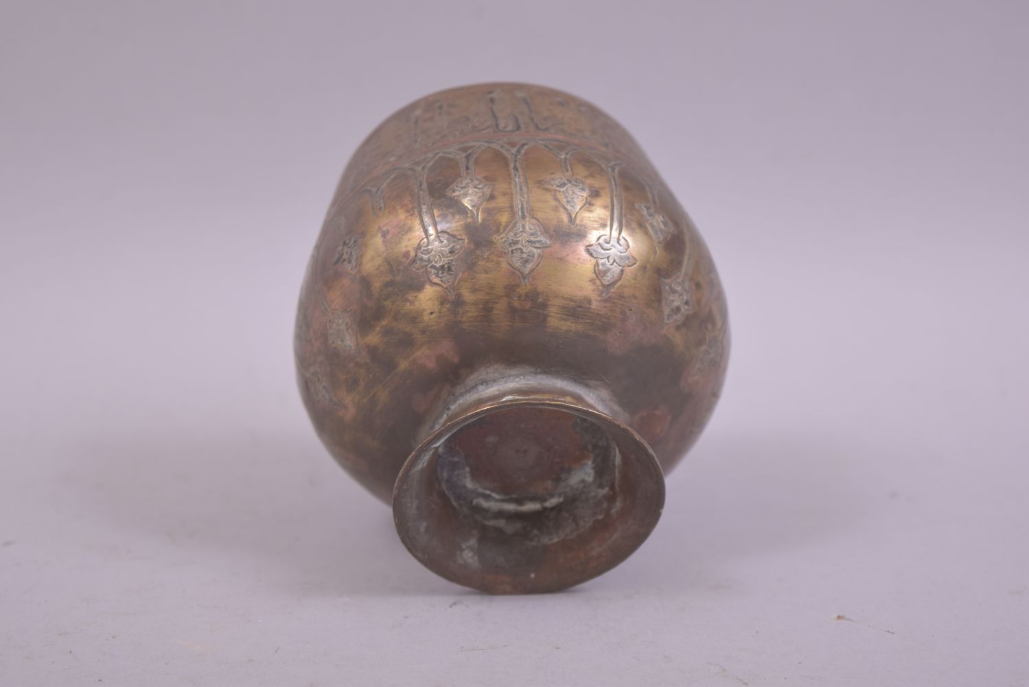 A FINE ISLAMIC SMALL BRASS SILVER AND COPPER OVERLAID GOBLET, 8.5cm high. - Image 6 of 6