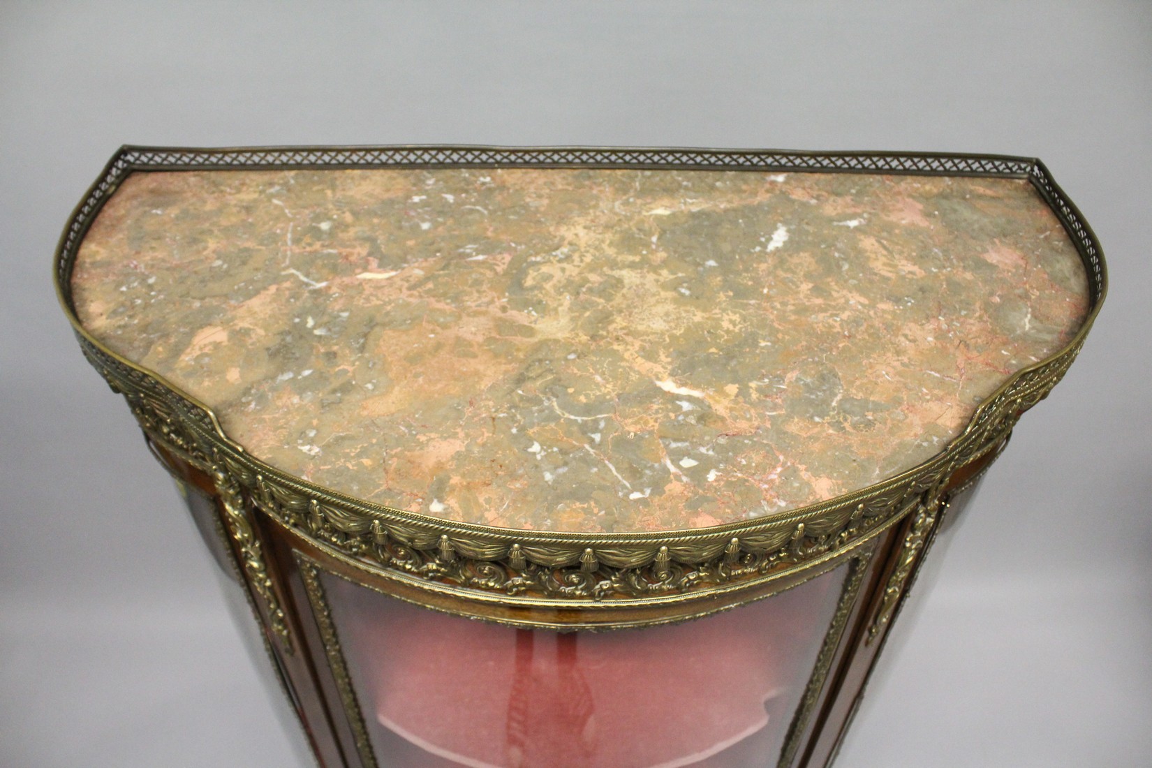 A VICTORIAN LOUIS XV STYLE BOW FRONTED VITRINE with ornate mounts, 3/4 glass doors and sides with - Image 4 of 8