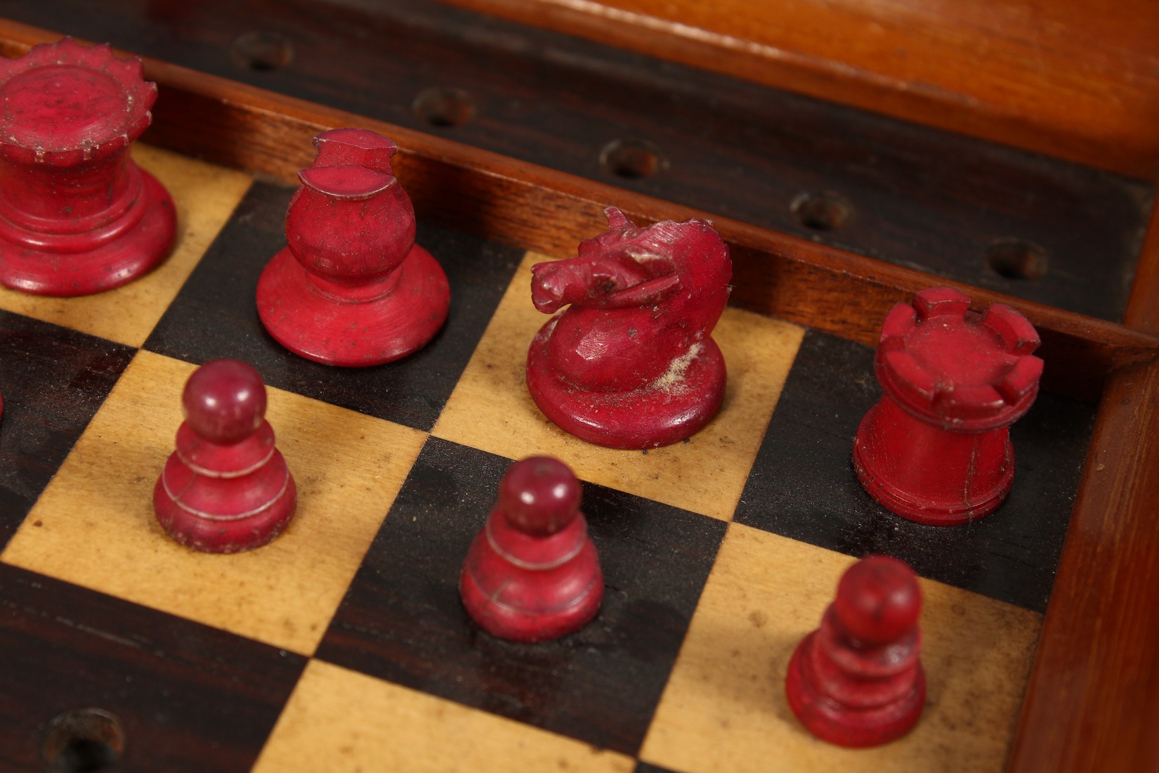 A JACQUES TRAVELLING CHESS SET AND FOLDING CASE BOARD. - Image 4 of 19