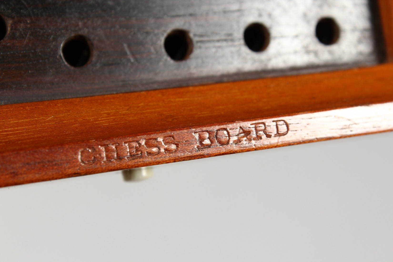A JACQUES TRAVELLING CHESS SET AND FOLDING CASE BOARD. - Image 10 of 19