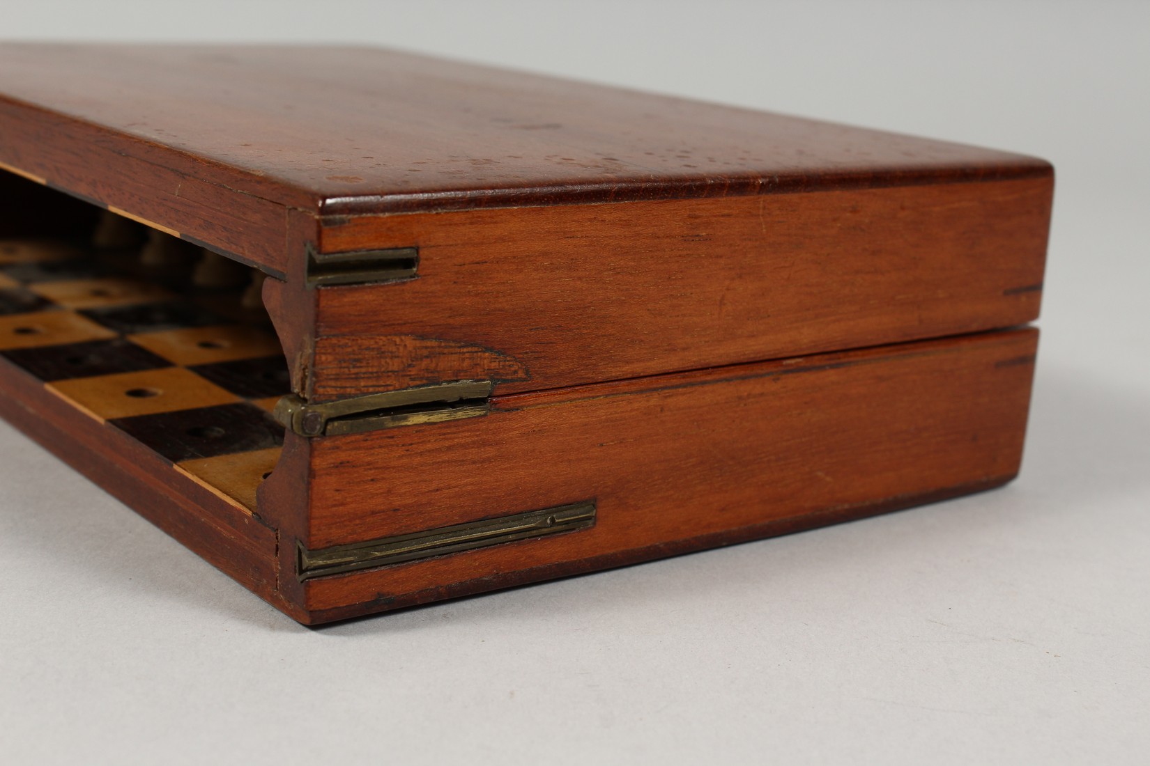 A JACQUES TRAVELLING CHESS SET AND FOLDING CASE BOARD. - Image 18 of 19
