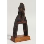 A TRIBAL WOODEN PULLEY BIRD'S HEAD. 7.5ins.