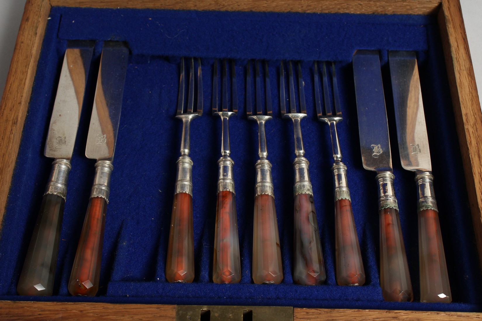 A SET OF SILVER VICTORIAN AGATE HANDLE KNIVES AND FORKS by George Unite, London 1860. - Image 4 of 11