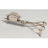 A PAIR OF GEORGE III SILVER CANDLE SNUFFERS, London, 1874. Maker I B.