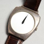 A GENLEMAN'S LISA JENKINS WRISTWATCH.