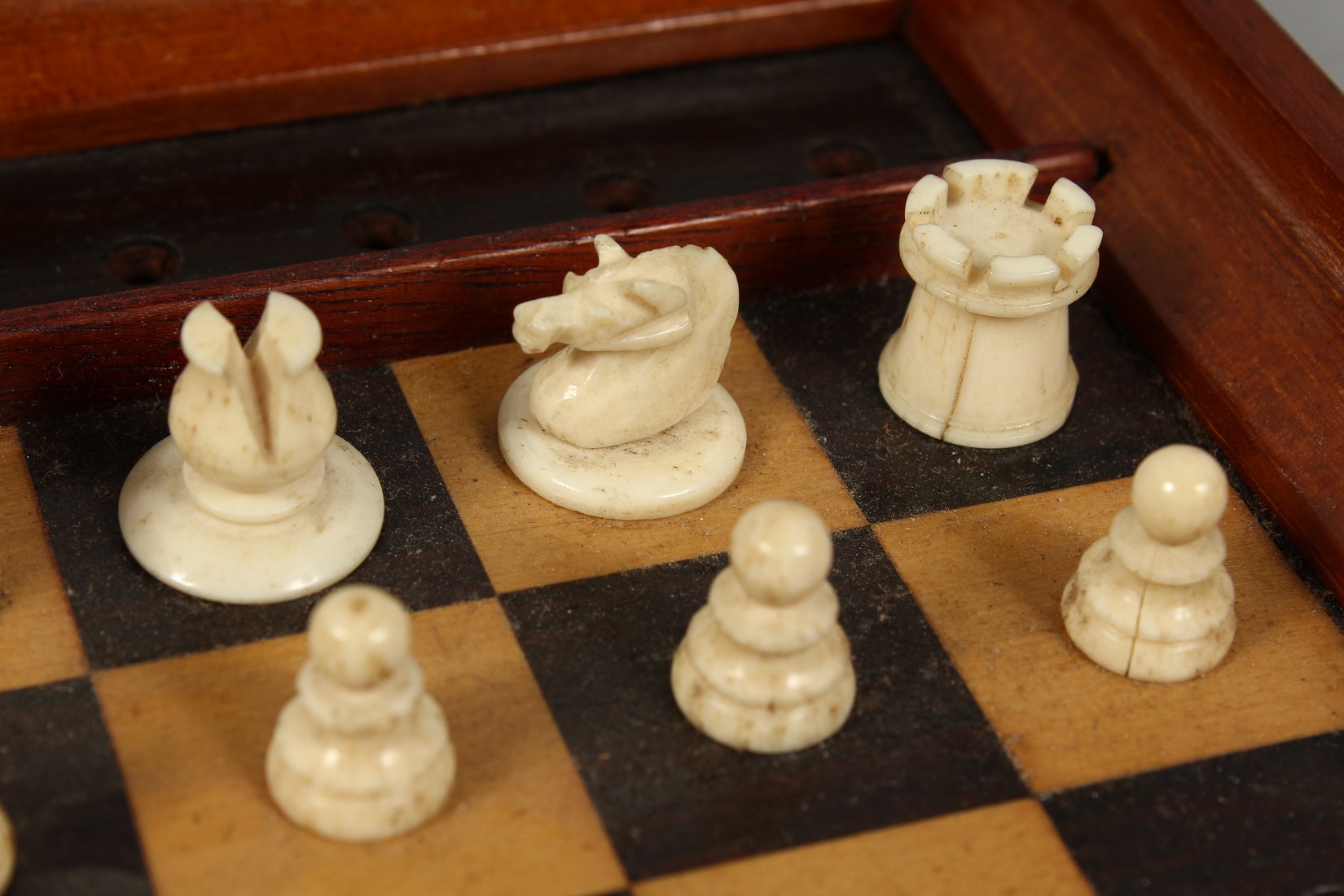 A JACQUES TRAVELLING CHESS SET AND FOLDING CASE BOARD. - Image 5 of 19