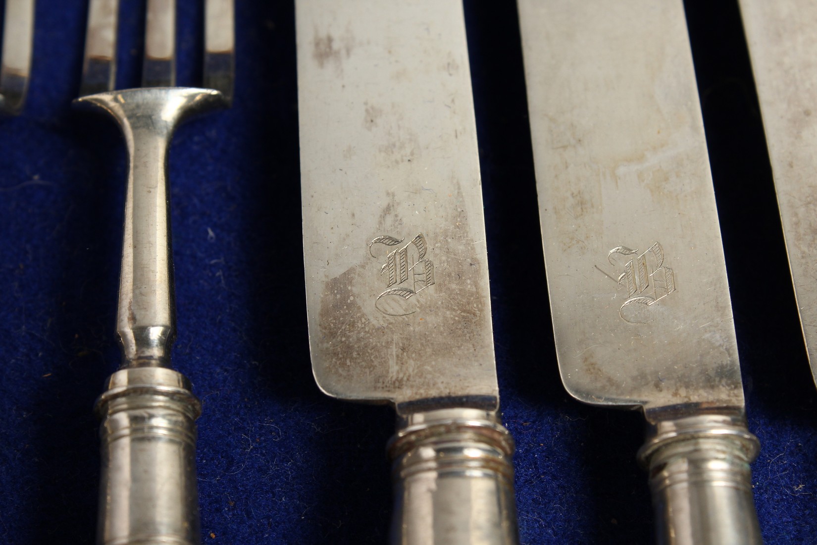 A SET OF SILVER VICTORIAN AGATE HANDLE KNIVES AND FORKS by George Unite, London 1860. - Image 5 of 11