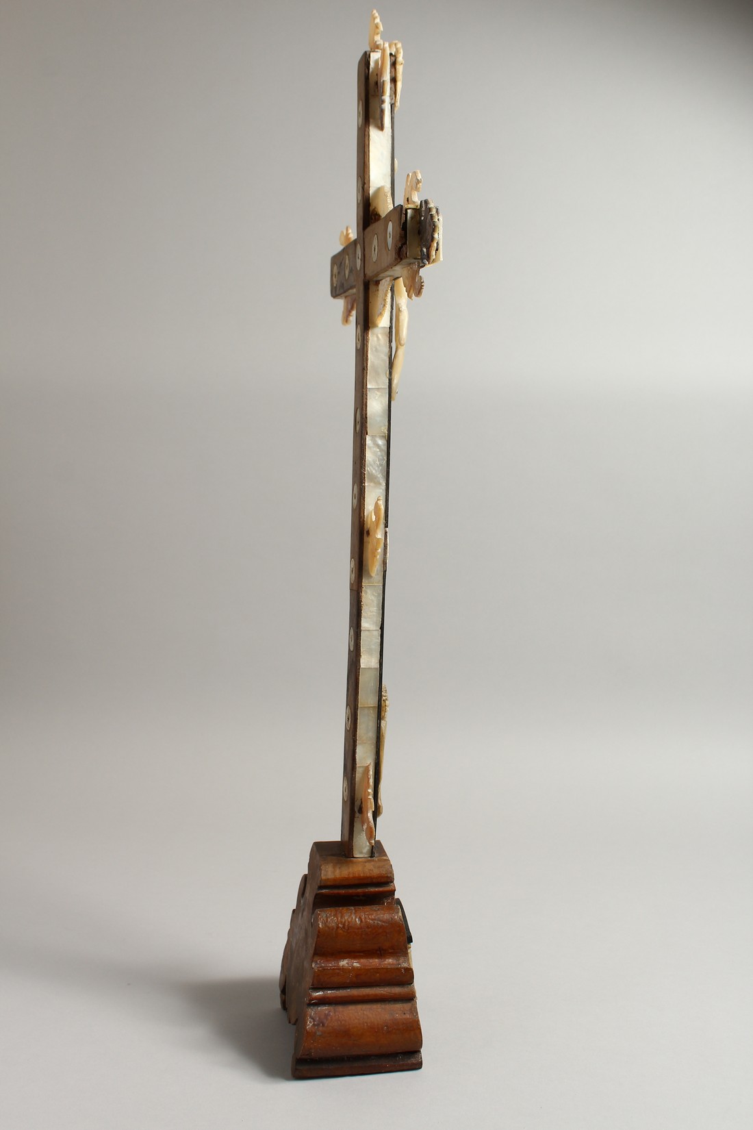 AN 18TH CENTURY OLIVE WOOD AND MOTHER OF PEARL JERUSALEM CRUCIFIX. 27ins high. - Image 8 of 10