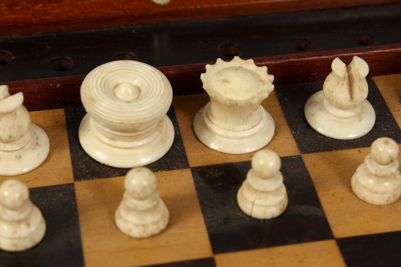 A JACQUES TRAVELLING CHESS SET AND FOLDING CASE BOARD. - Image 6 of 19