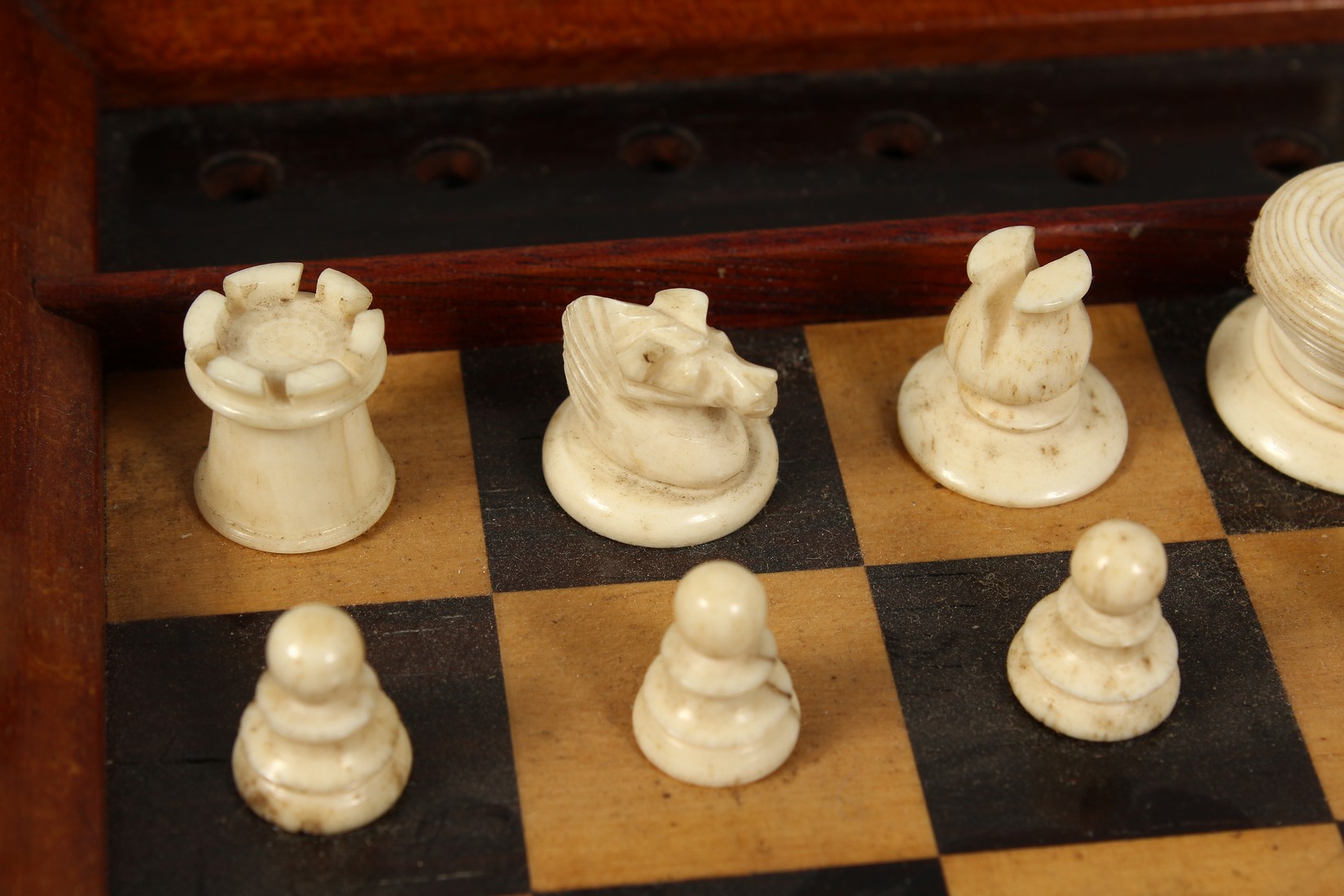 A JACQUES TRAVELLING CHESS SET AND FOLDING CASE BOARD. - Image 7 of 19