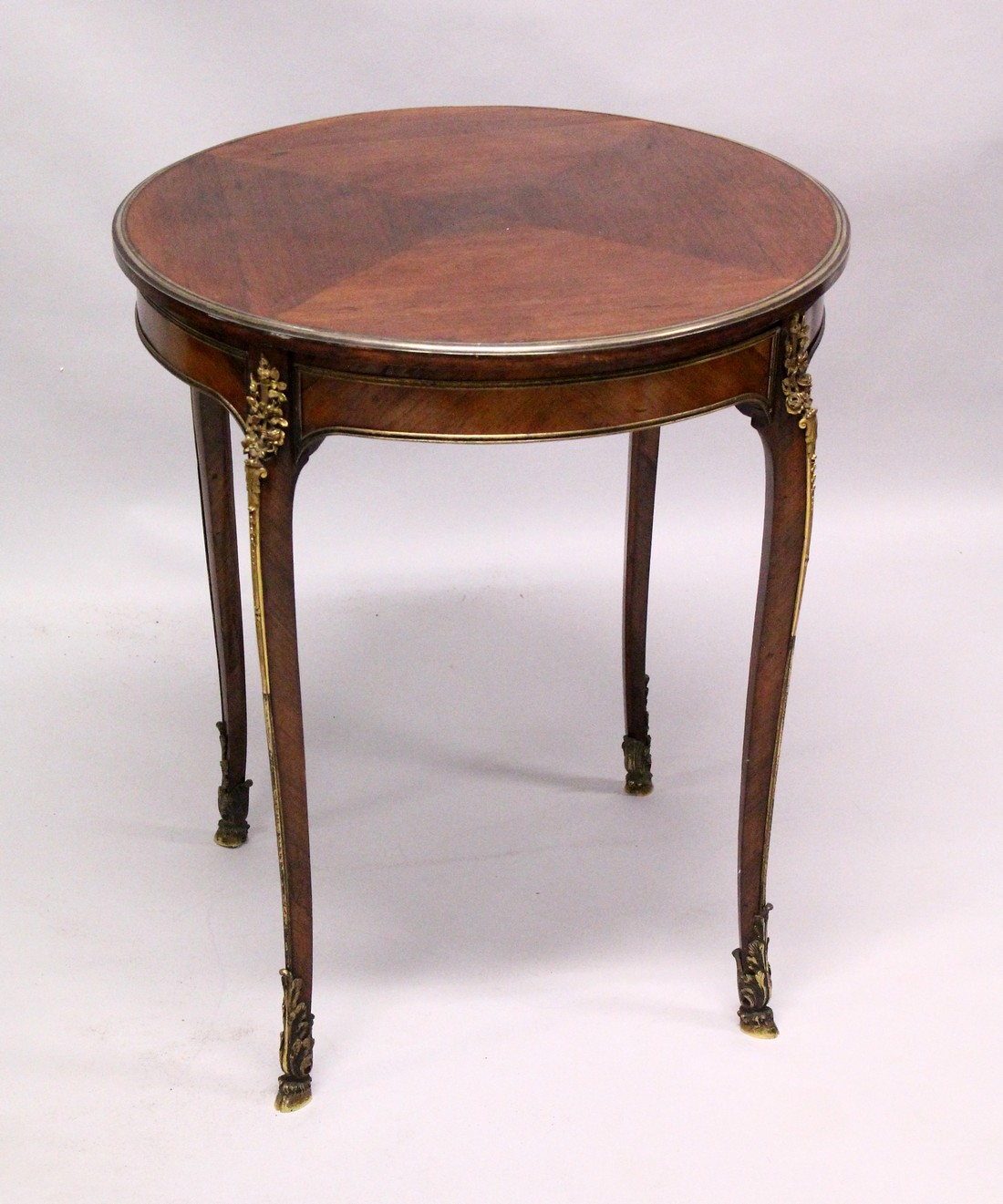 A GOOD LATE 19TH CENTURY FRENCH KINGWOOD AND ORMOLU CIRCULAR GUERIDON, in the Manner of LINKE,
