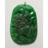 A GOLD TOP CARVED JADE PENDANT.