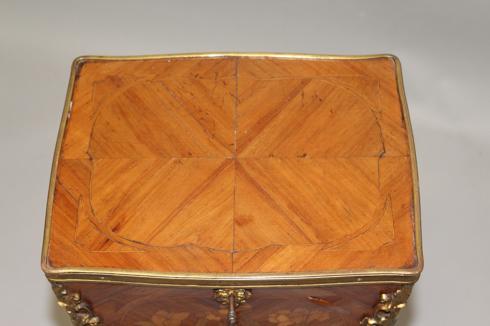 A SMALL 19TH CENTURY FRENCH KINGWOOD AND ORMOLU WORK TABLE, with rising top, two small drawers on - Image 2 of 6