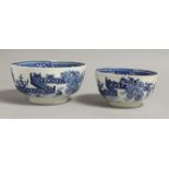 AN 18TH CENTURY WORCESTER GRADUATED PAIR OF BOWLS, printed in blue with a chinoiserie garden, the