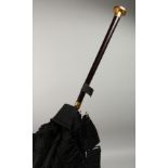 AN EDWARDIAN PARASOL with rosewood handle. 38ins long.