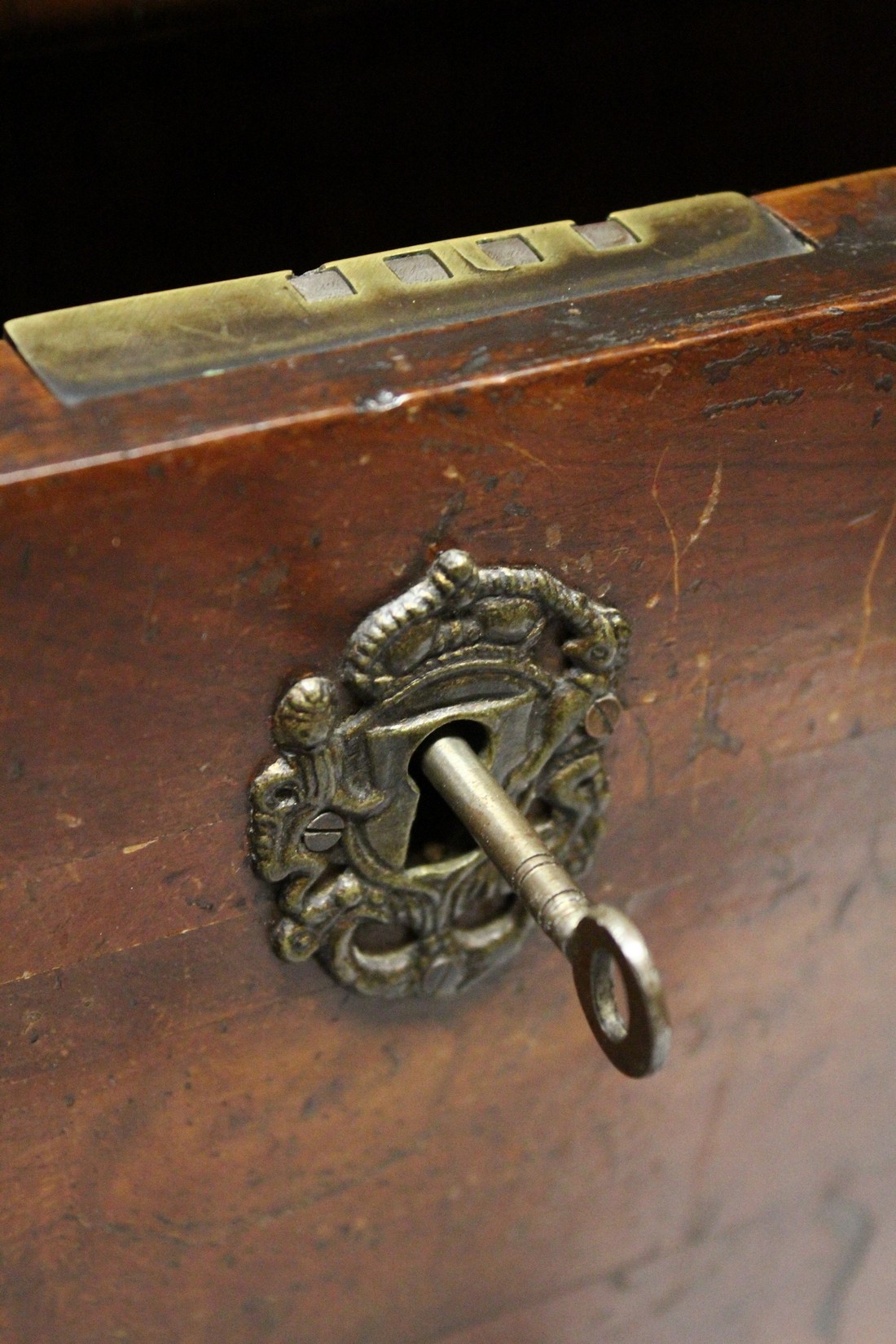 AN 18TH CENTURY WALNUT ESCRITOIRE, with a frieze drawer above the fall flap, enclosing a small - Image 9 of 14