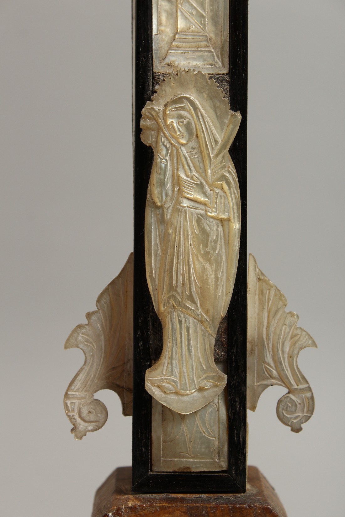 AN 18TH CENTURY OLIVE WOOD AND MOTHER OF PEARL JERUSALEM CRUCIFIX. 27ins high. - Image 7 of 10
