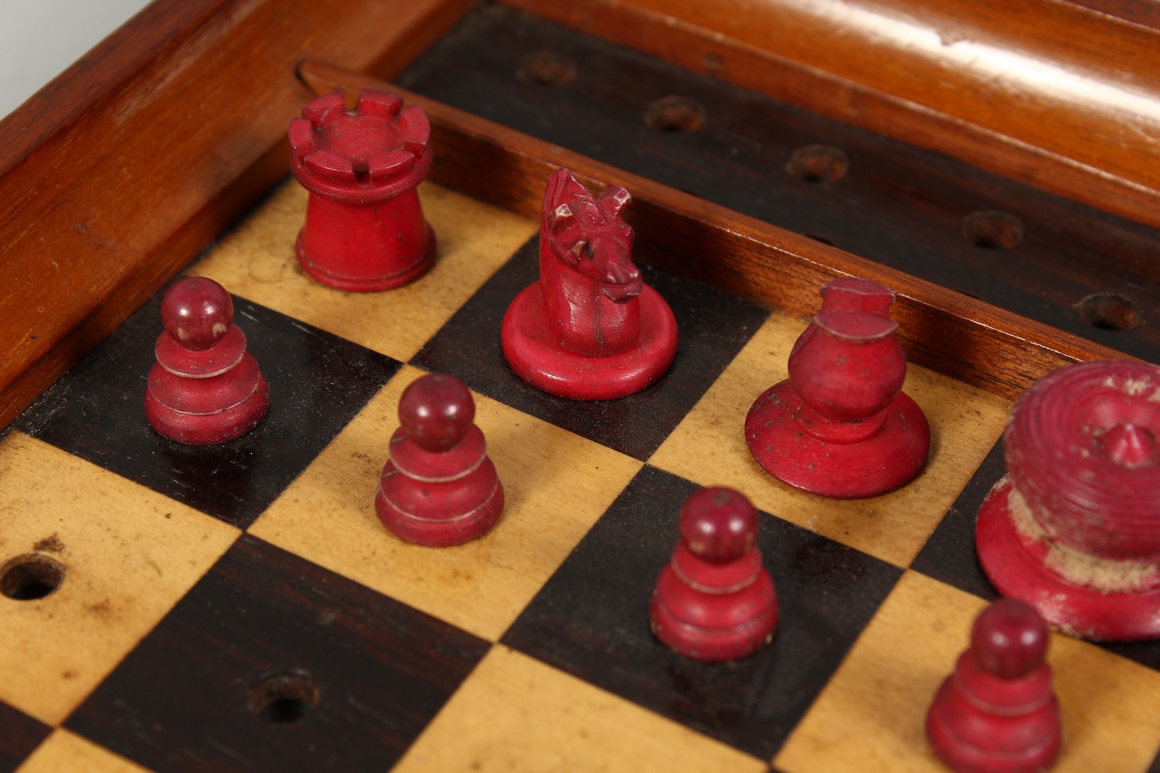 A JACQUES TRAVELLING CHESS SET AND FOLDING CASE BOARD. - Image 2 of 19