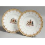 A PAIR OF ARMORIAL PLATES 'UN DIEU UN NOY'. 8ins diameter.