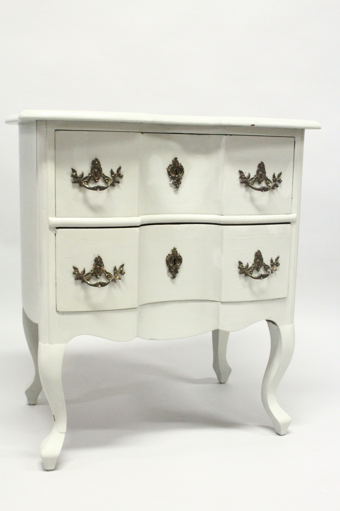 A CONTINENTAL MAHOGANY TWO DRAWER SERPENTINE FRONTED CHEST on cabriole legs, later painted. 2ft 3ins - Image 3 of 4