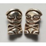 A PAIR OF AFRICAN FIGURE EAR RINGS