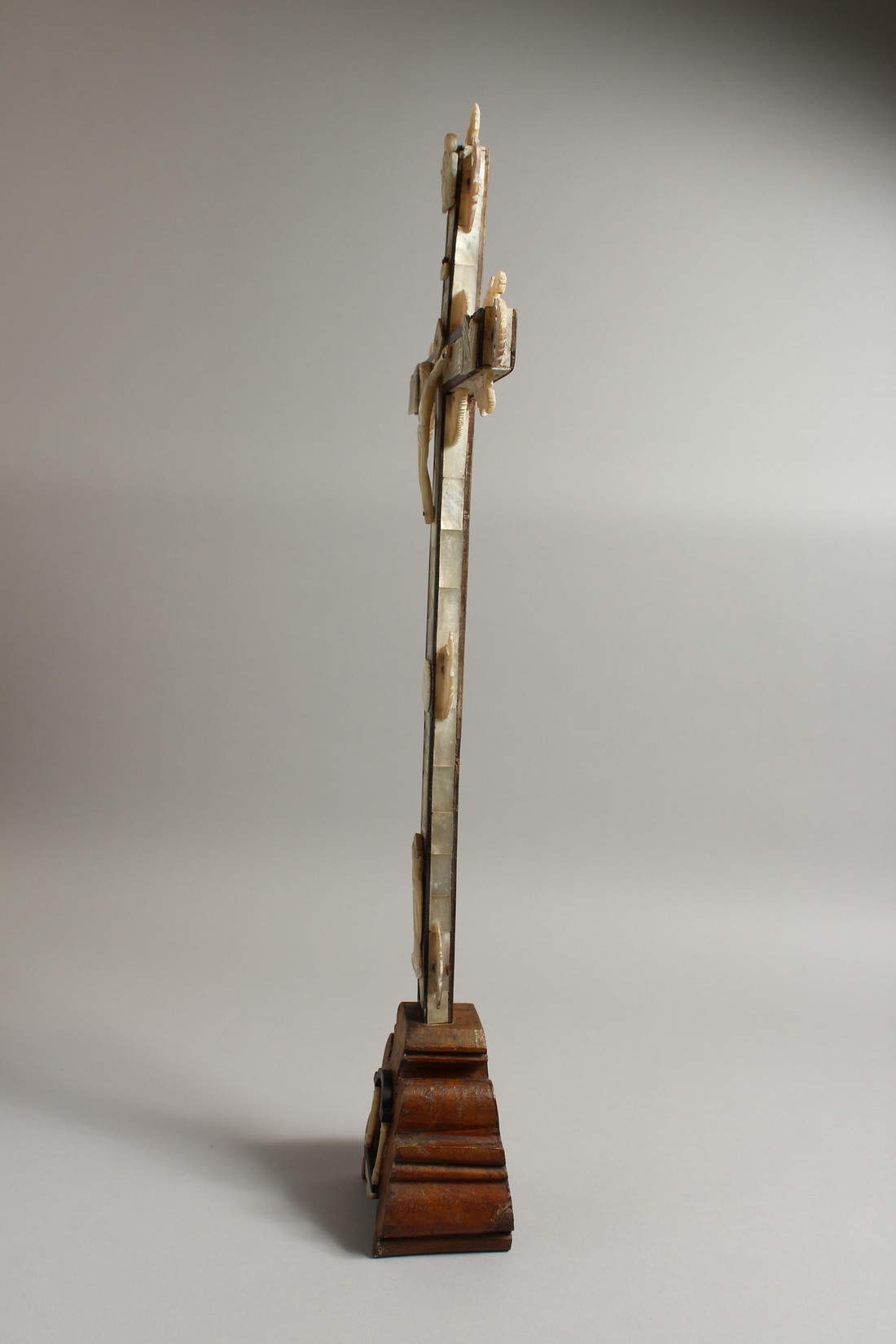 AN 18TH CENTURY OLIVE WOOD AND MOTHER OF PEARL JERUSALEM CRUCIFIX. 27ins high. - Image 10 of 10