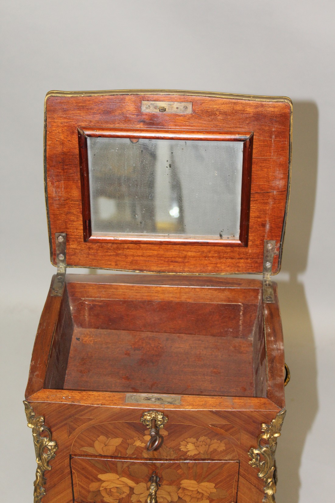 A SMALL 19TH CENTURY FRENCH KINGWOOD AND ORMOLU WORK TABLE, with rising top, two small drawers on - Image 6 of 6