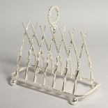 A SILVER PLATED NOVELTY CROSSED RIFELS TOAST RACK