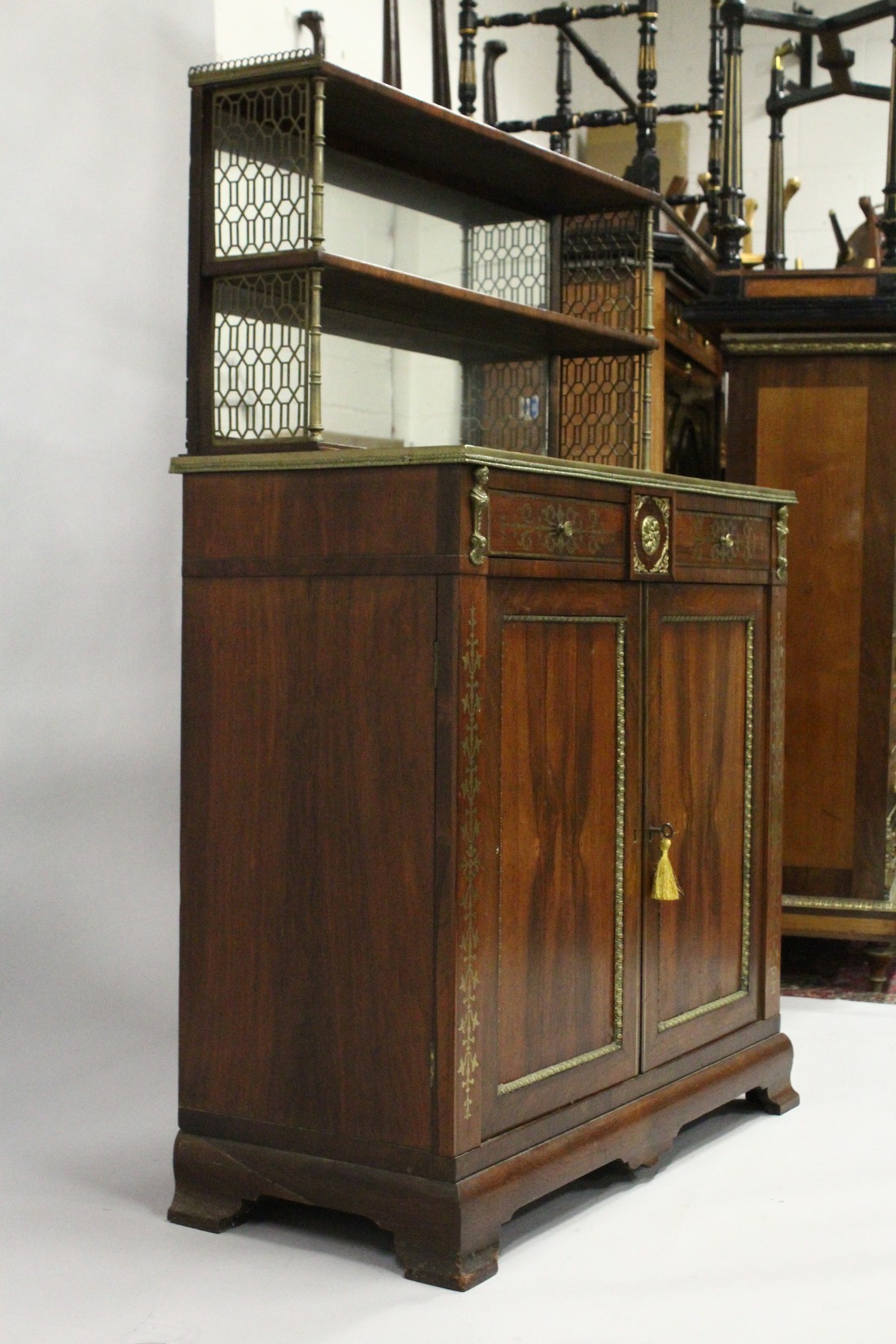 A SUPERB REGENCY ROSEWOOD BRASS INLAID CHIFFONIER in the manner of JOHN MC LEAN, with book shelf - Image 9 of 16