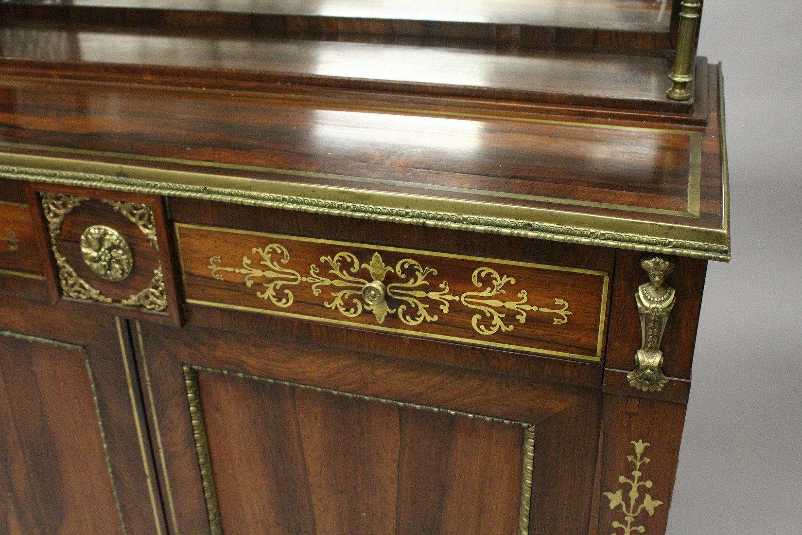 A SUPERB REGENCY ROSEWOOD BRASS INLAID CHIFFONIER in the manner of JOHN MC LEAN, with book shelf - Image 5 of 16