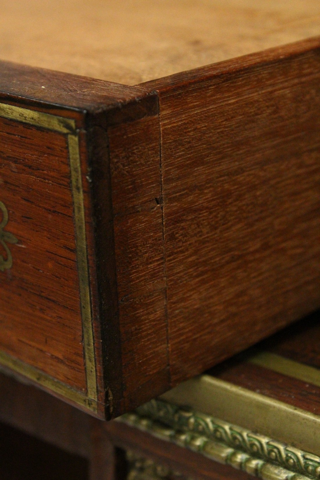 A SUPERB REGENCY ROSEWOOD BRASS INLAID CHIFFONIER in the manner of JOHN MC LEAN, with book shelf - Image 11 of 16